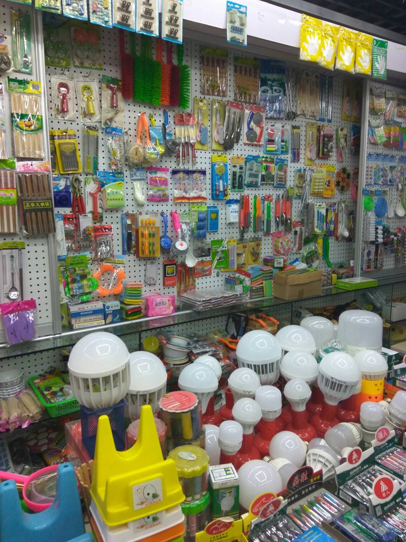 南岸区秀俊百货店,您知道它具体在哪儿吗?今天就让我们一起探索这家位于重庆南岸区的百货店吧!