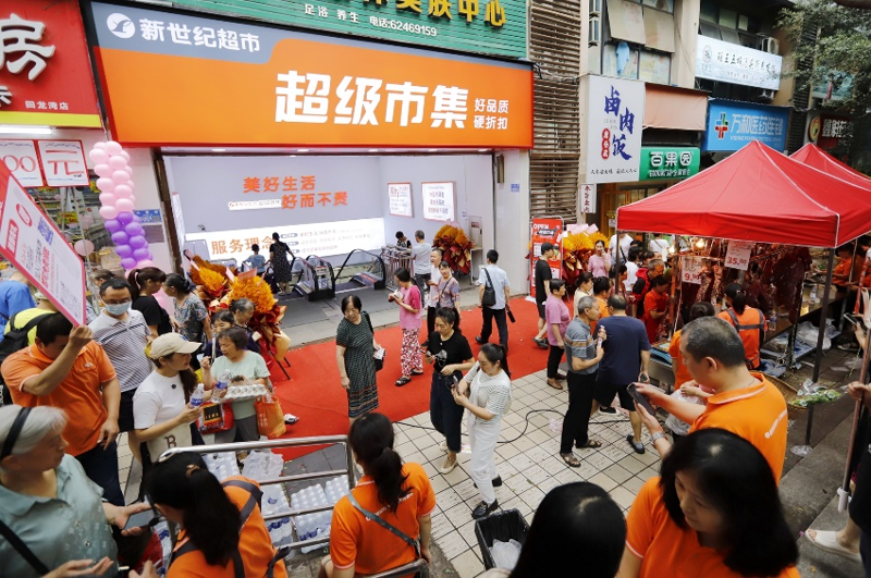 南岸区秀苑大厦附近哪里购物方便?